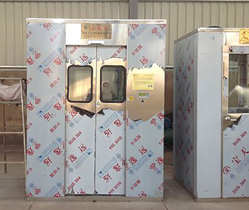 風淋室的清潔柜中是不能使用刺激性液體或氧化物質