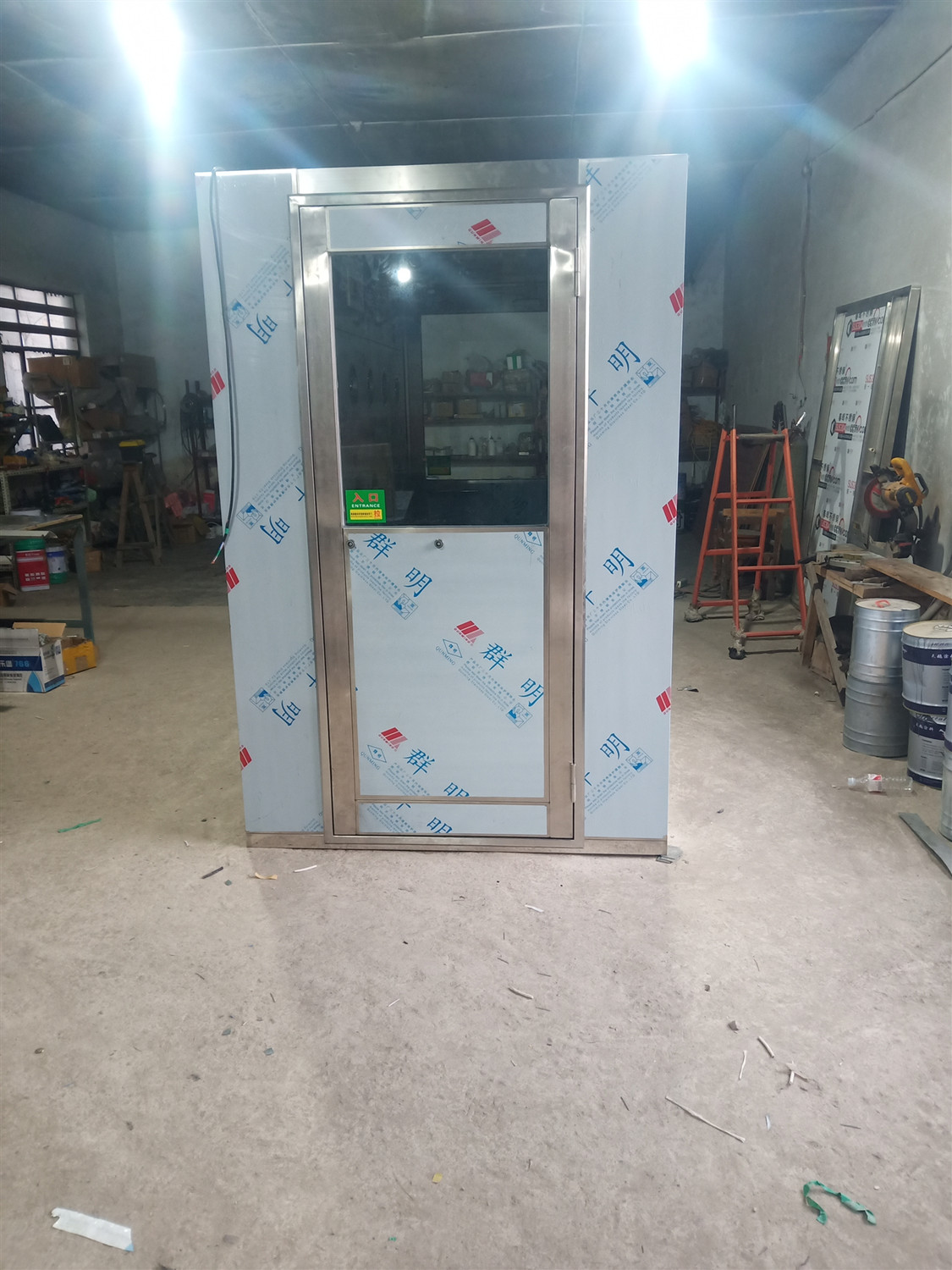 北京雙人風淋室:為什么貼片LED制造無塵車間也要使用風淋門?